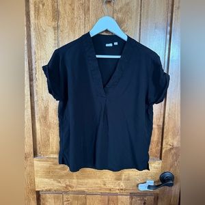 Gap women’s black blouse. Size small.
